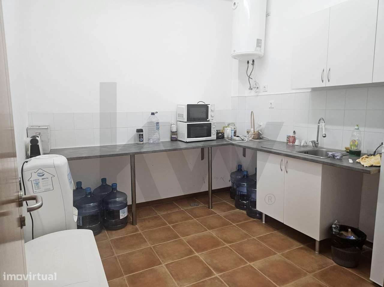 Armazém 767m2 com terreno 1854m2-33