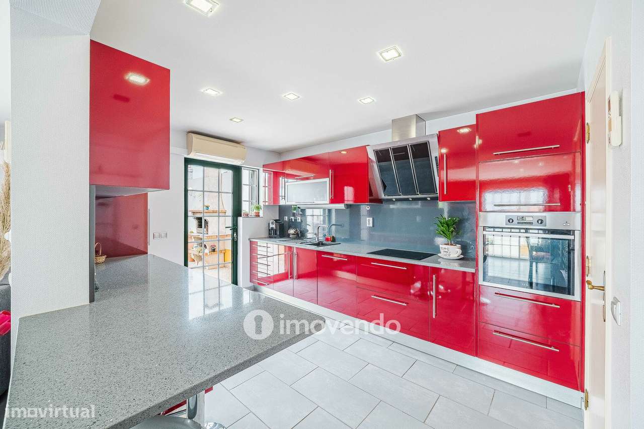 Moradia T4 com garagem e espaço exterior enorme, em Coruche-8