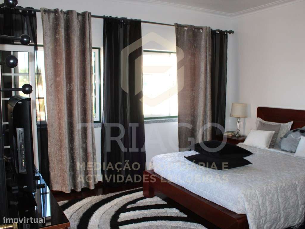 Fantástica Moradia T4 mais Escritório com Garagem-23