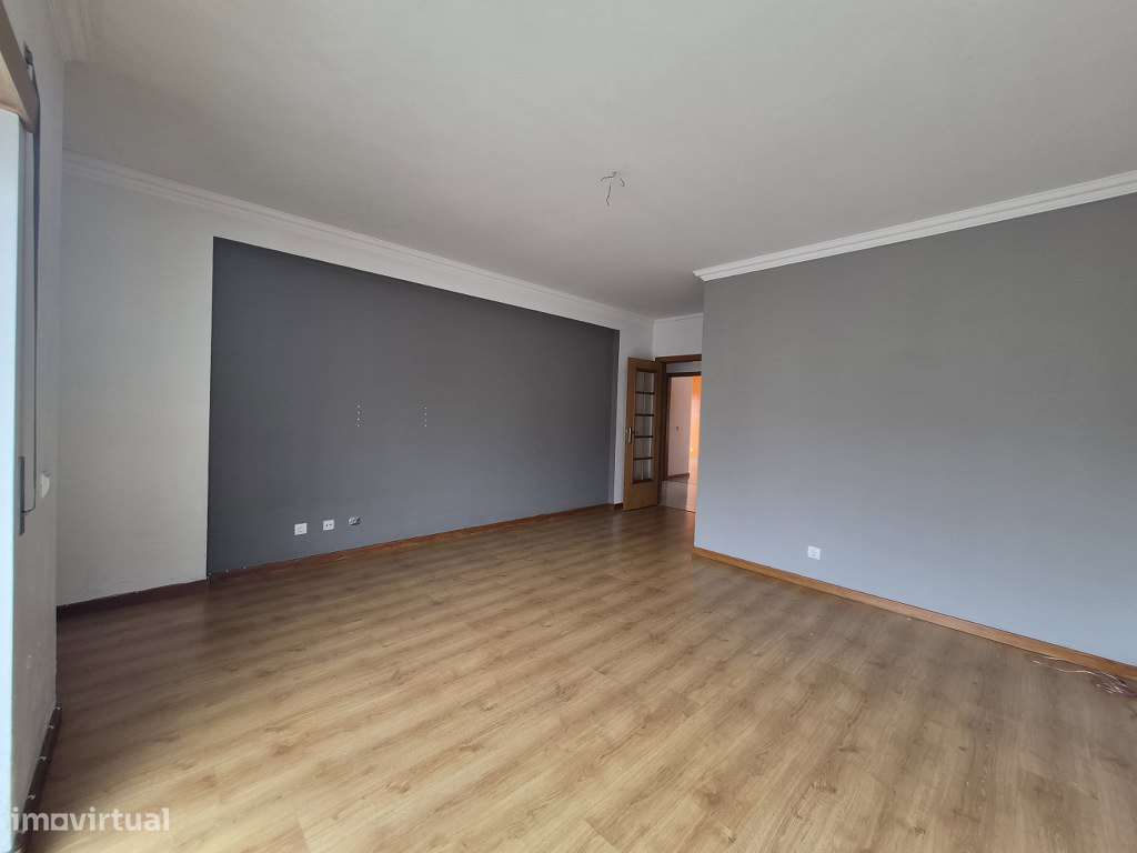 T2 com arrecadação e elevador Feijó, Almada-3