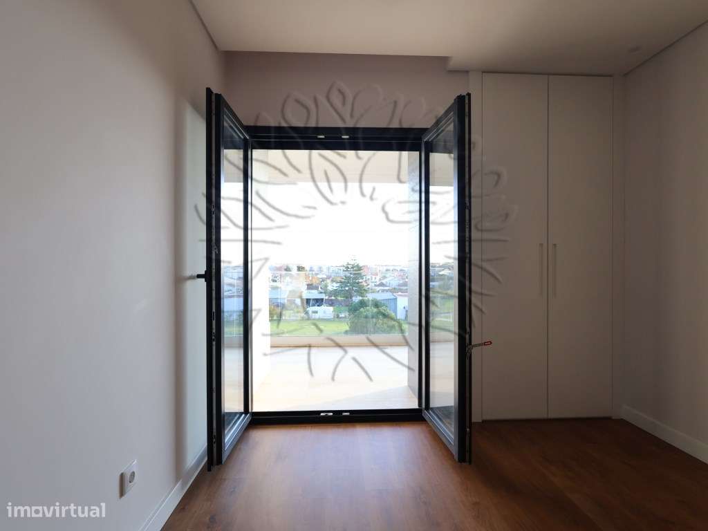 Apartamento T3 usado como novo em Vale Salgueiro, Montijo. Com 196 ...-49