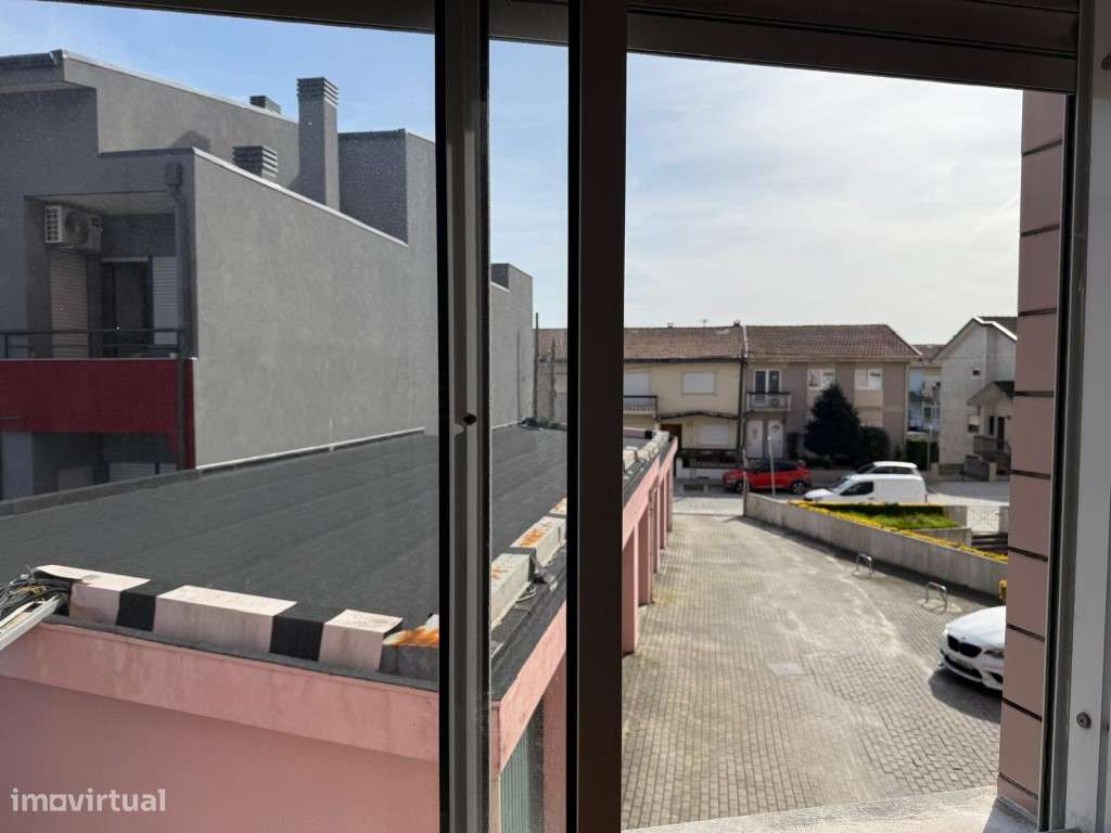 T2 Renovado com Lugar de Garagem | Baguim do Monte-6
