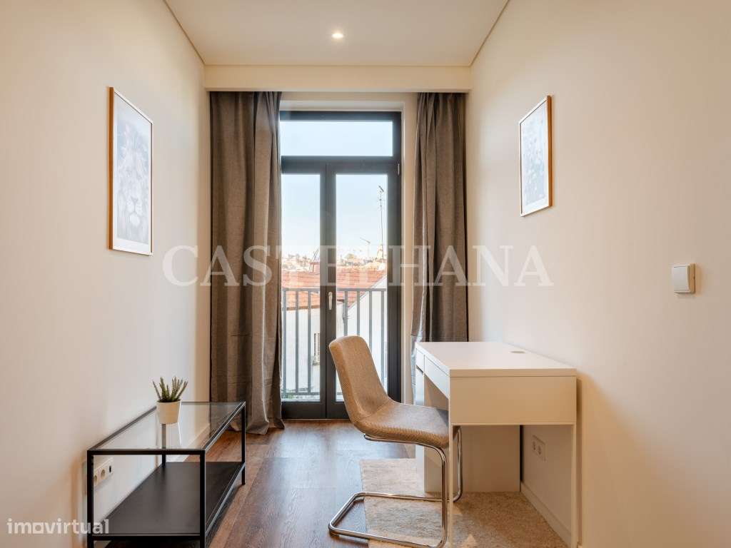 Apartamento T1+1 com varanda na zona histórica do Porto - Grande imagem: 2/60