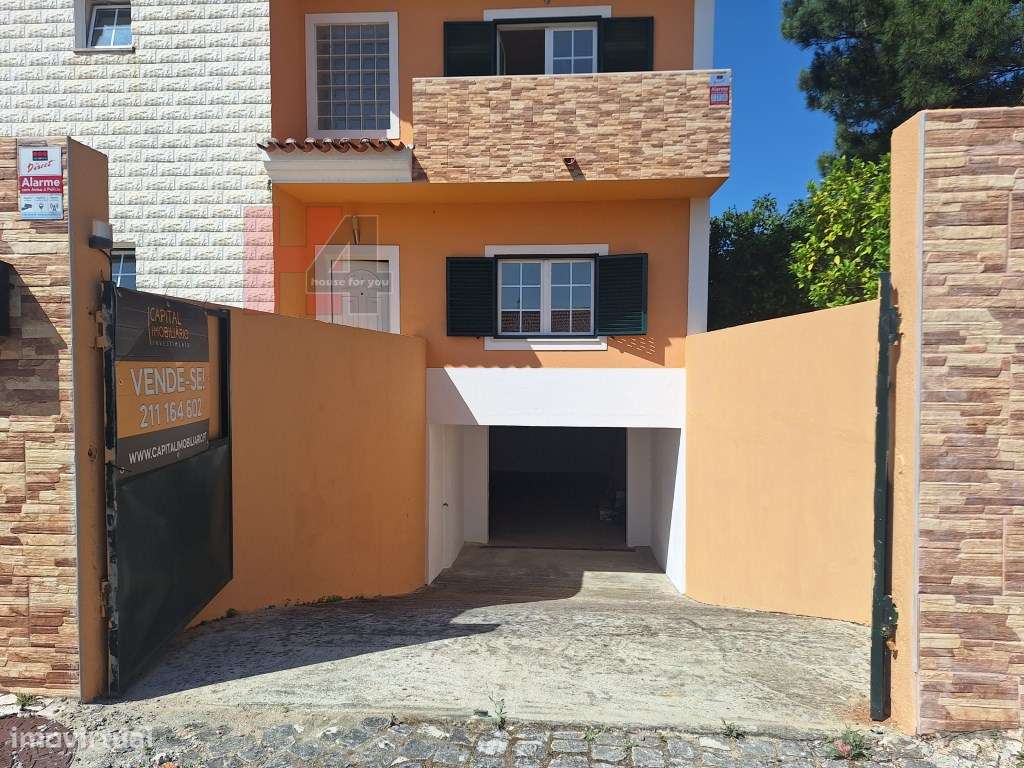 Moradia T4 com piscina inserida num terreno de 670m2 - Setúbal (OFE...-2