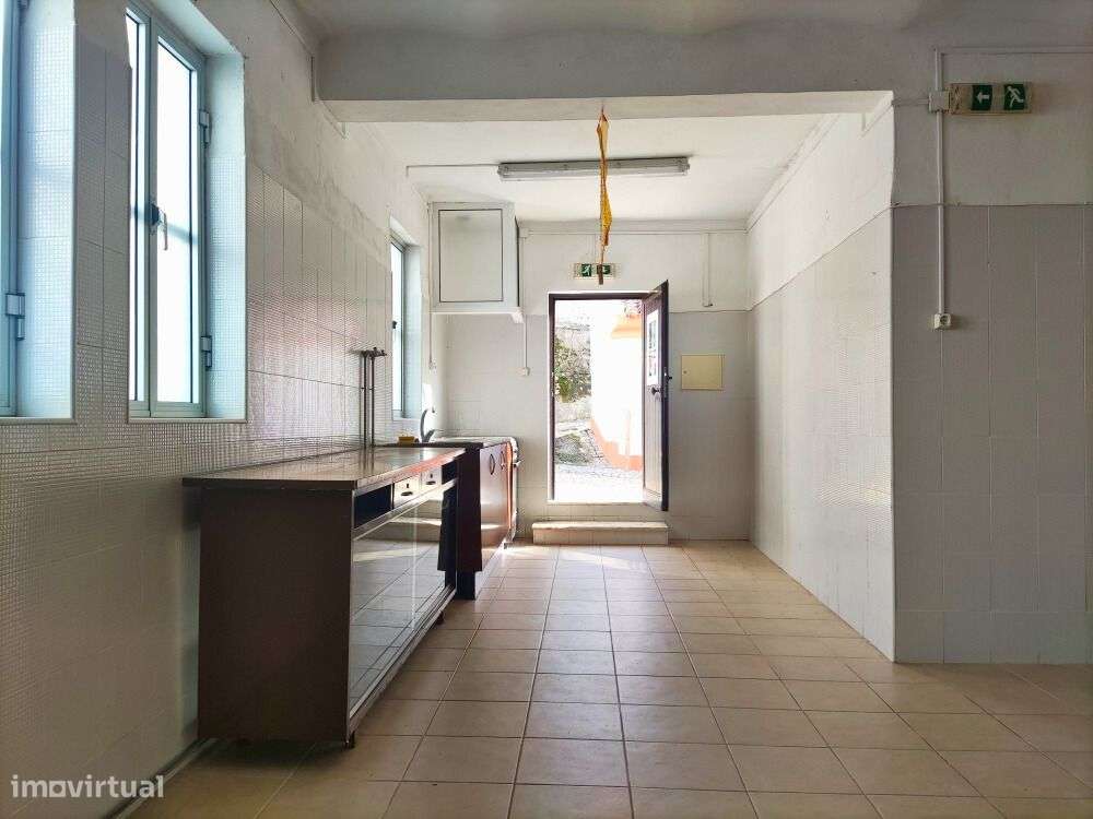 Moradia V2 com Comércio - Grande imagem: 5/19