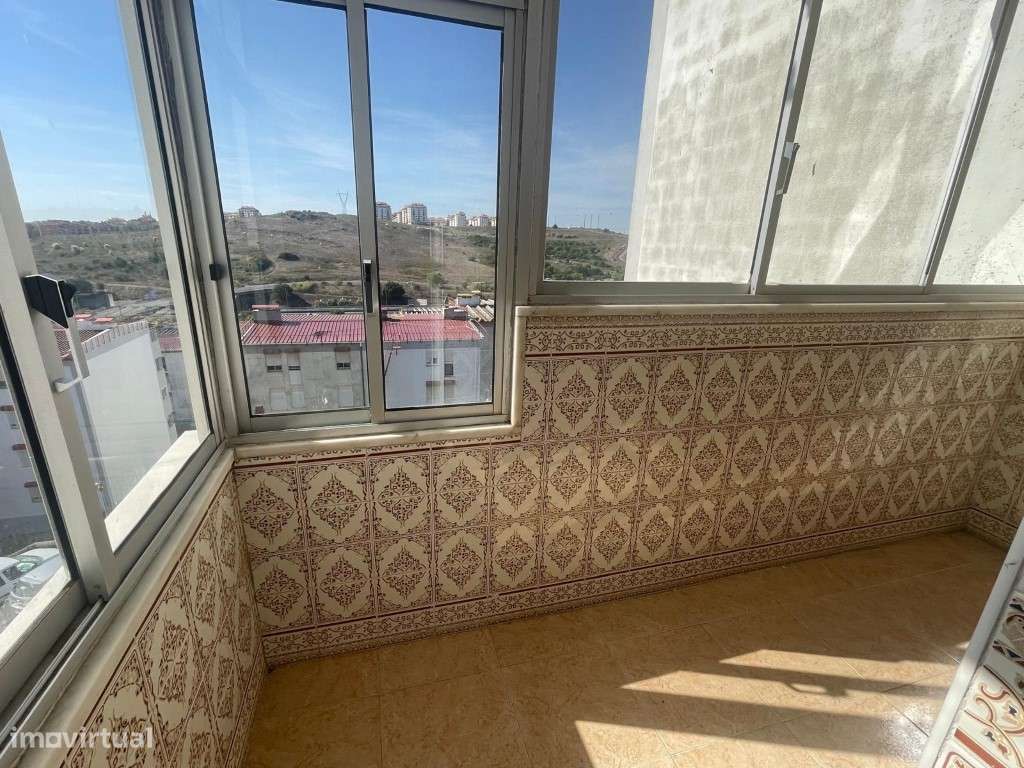 Apartamento T3 com Varanda em Monte Abraão - Uma Oportunidade para ...-11