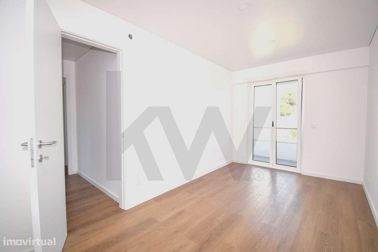 Apartamento T3 Renovado com Vista Rio – Algés - Grande imagem: 4/26