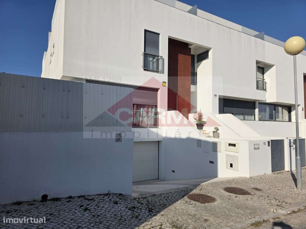 Moradia T3 em Atalaia, Montijo, com garagem, sótão e piscina. (Ofer... - Grande imagem: 2/40