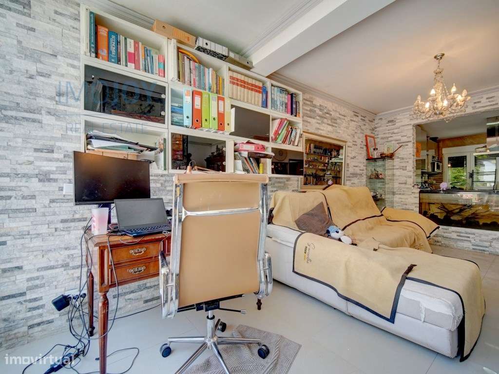 Charmosa Moradia T3 com Vista Mar no Alto do Lagoal-3