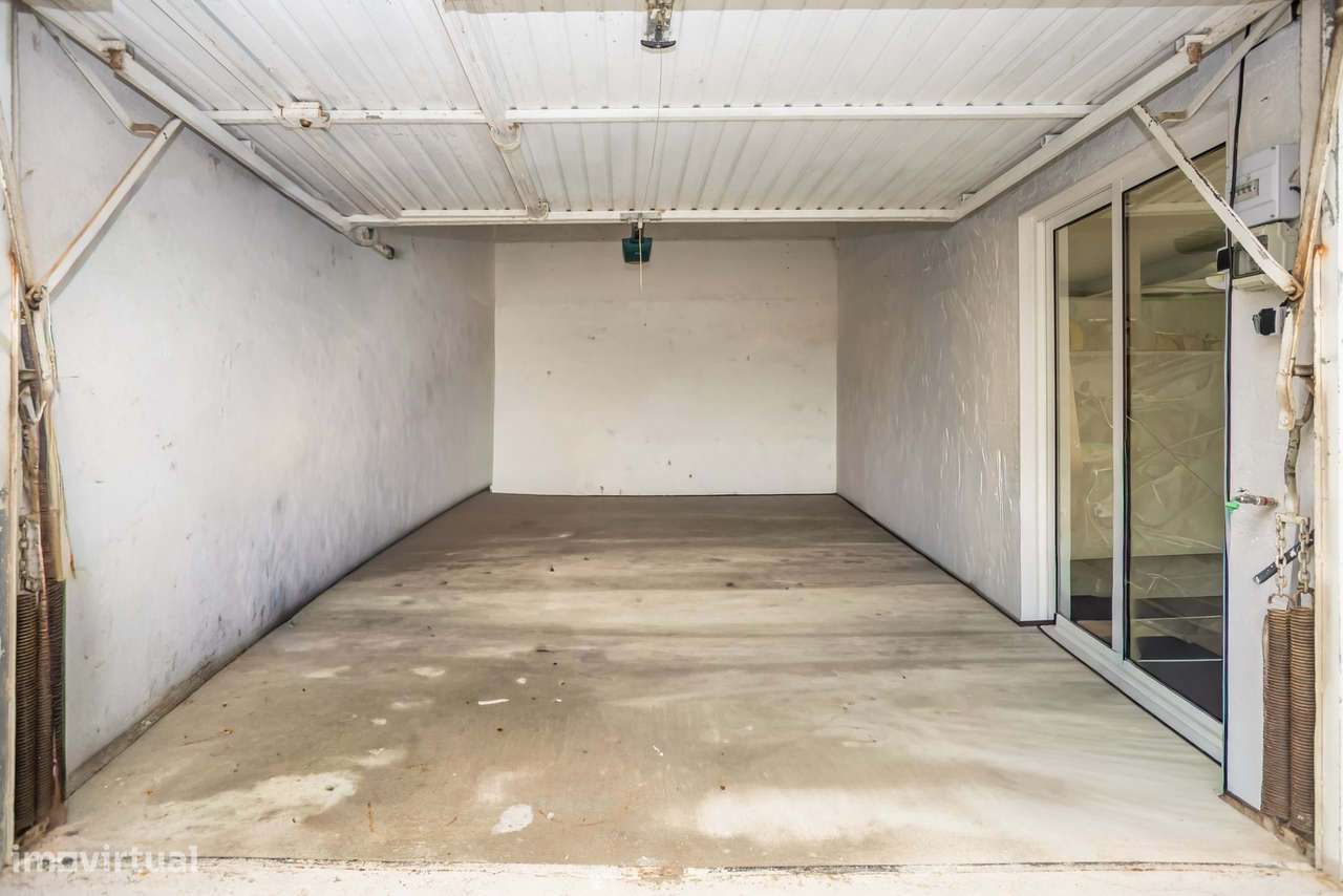 Moradia T5 com 223 m², Box e Sótão na Quinta da Peça, em Loures-33