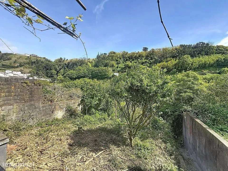 Moradia Única na Vila da Povoação – Um Verdadeiro Miradouro!-22