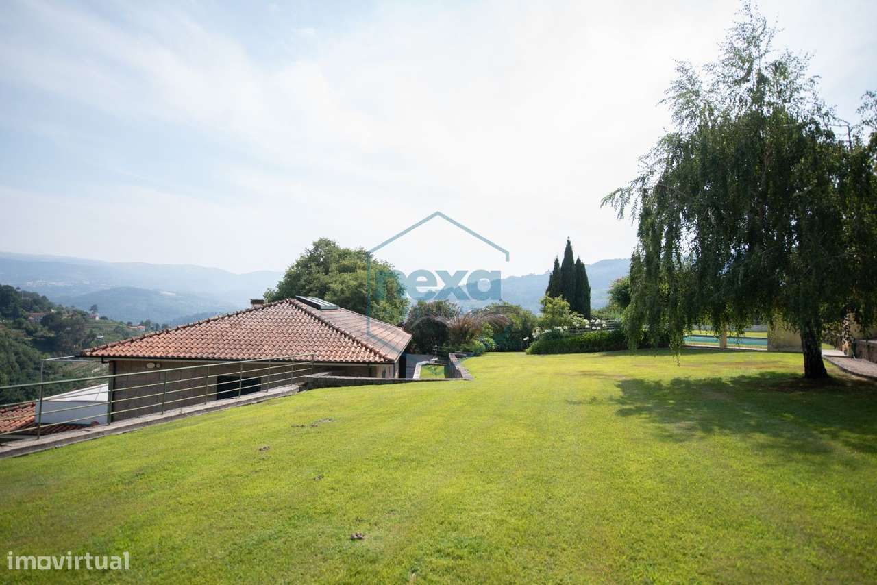 Moradia inserida em Quinta-48