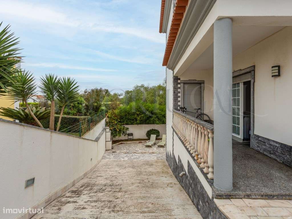 Moradia T4+1 em Ribamar: Onde o Mar e o Conforto se Encontram-41