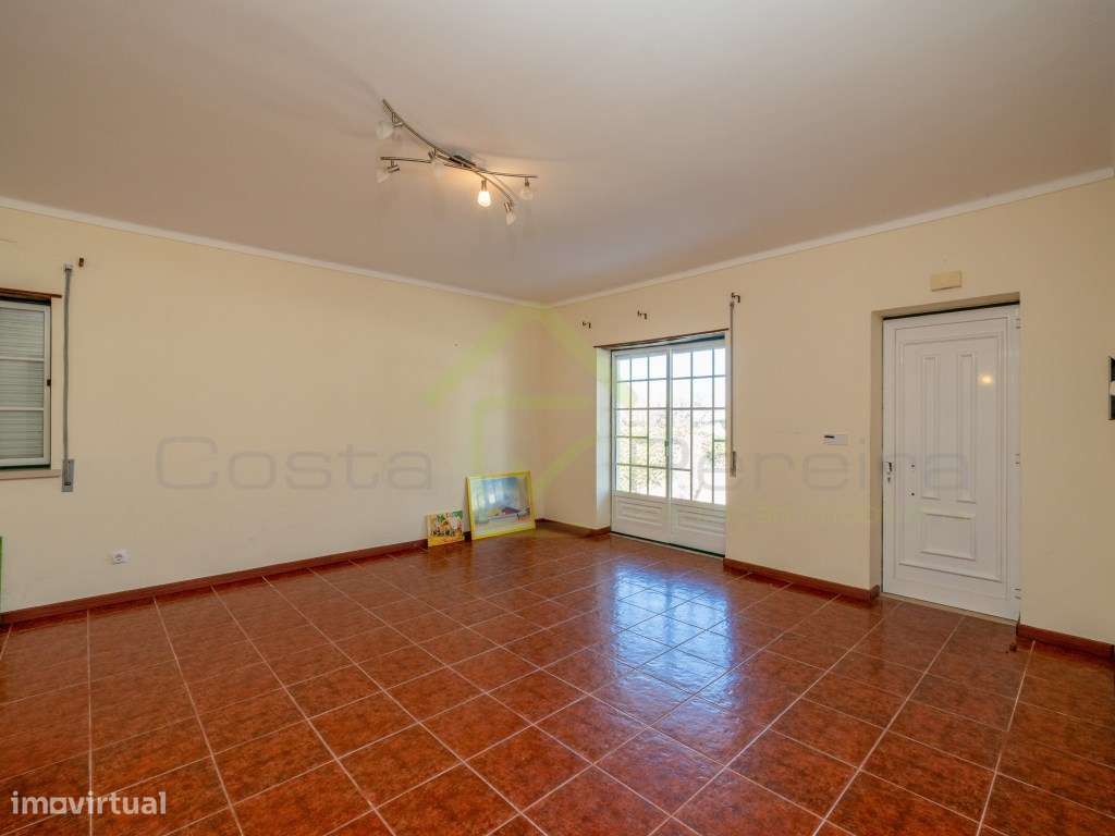 Moradia T2+2 com piscina e vista Mar-4