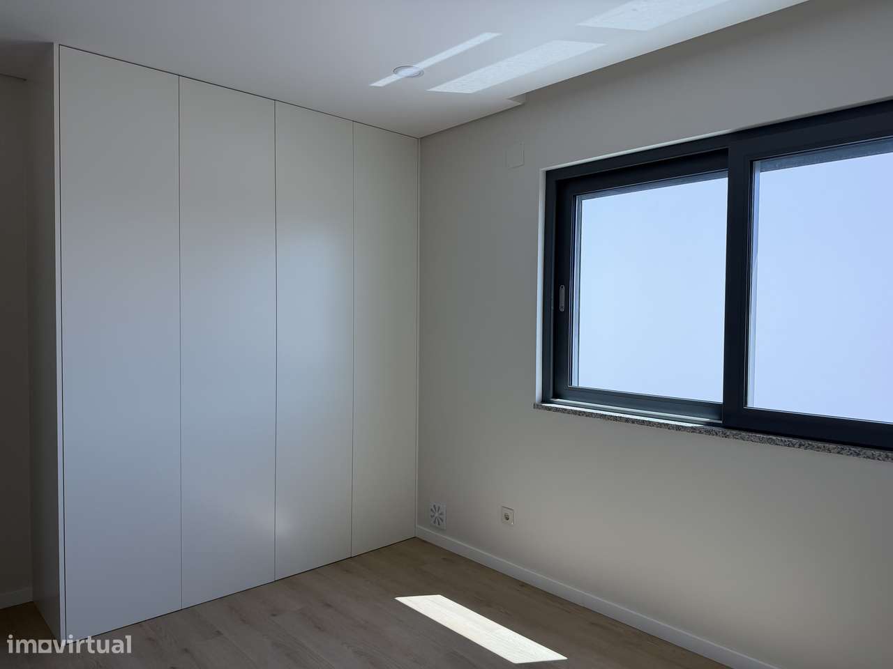 Moradia T4 com piscina, terraço e garagem em Ferreiras-13