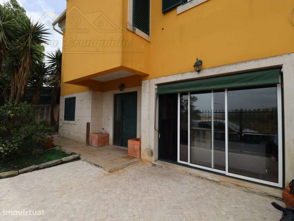 Moradia T4 com Logradouro e Garagem-22