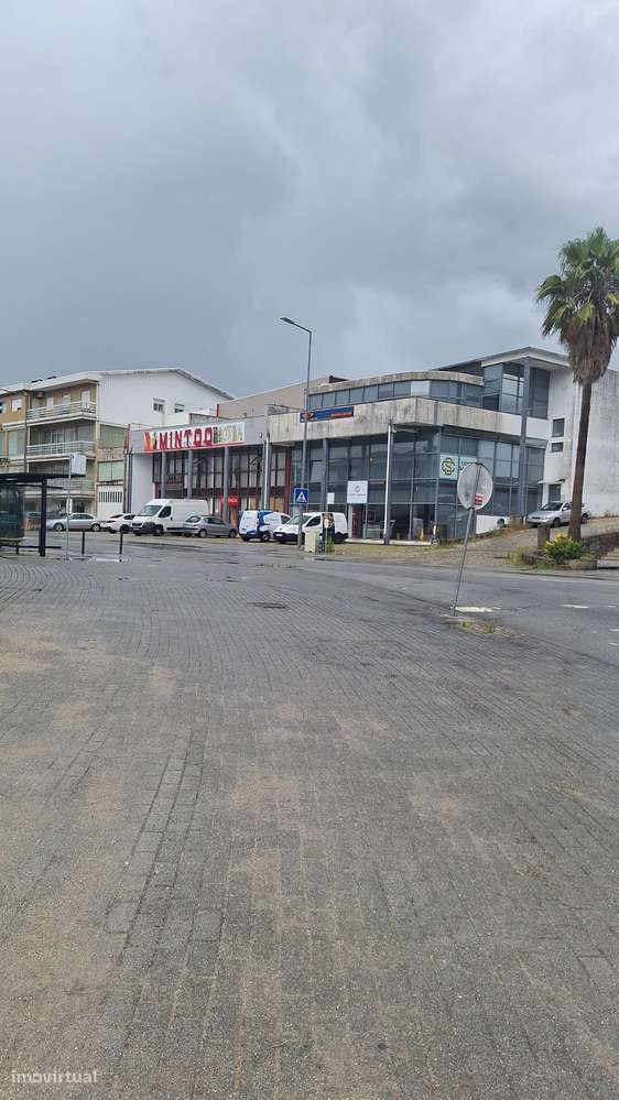 Apartamento com 6 assoalhadas em freamunde