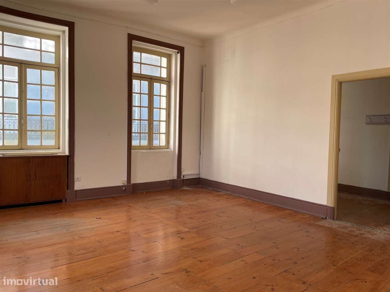 Escritório na Av. dos Aliados - Grande imagem: 4/25