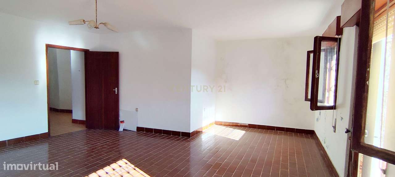 Casa T3 com Garagem e Vista Montanha em Nogueira, Boticas - Grande imagem: 4/28