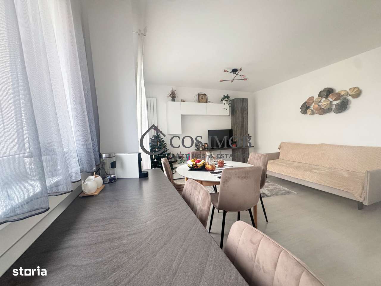 De vânzare apartament 3 camere , Zona Coresi-5