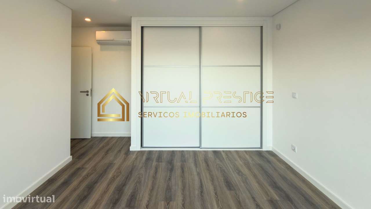 Moradia T4+1 nova com piscina e garagem em Palhais + cave com escri...-19