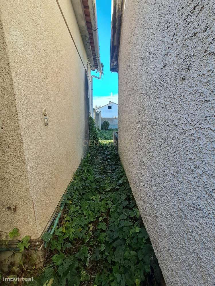 Moradia T4 térrea com terreno na Pedra de Cima – Conforto e tranquilid-5