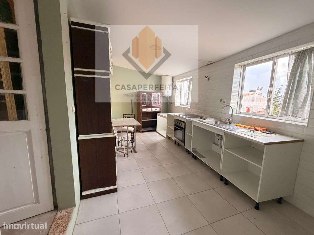 Andar Moradia T4 no 1º Piso - Coimbrões - Santa Marinha-7