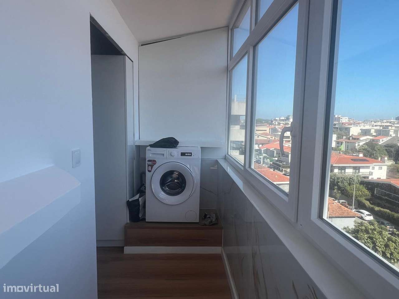T2 +1 completamente renovado com vistas mar-8