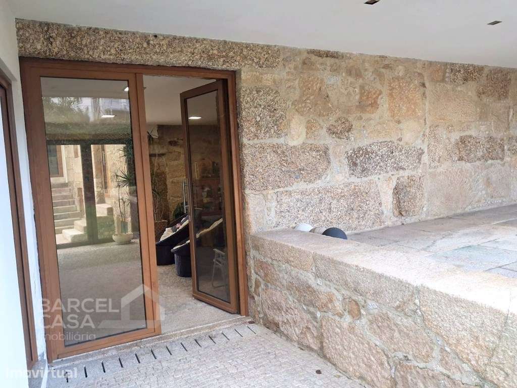 Moradia T4 em pedra, com piscina em Airó - Barcelos-37