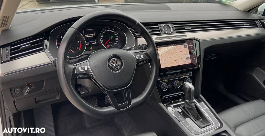 Volkswagen Passat Variant 2.0 TDI SCR DSG BlueMotion Highline - 20