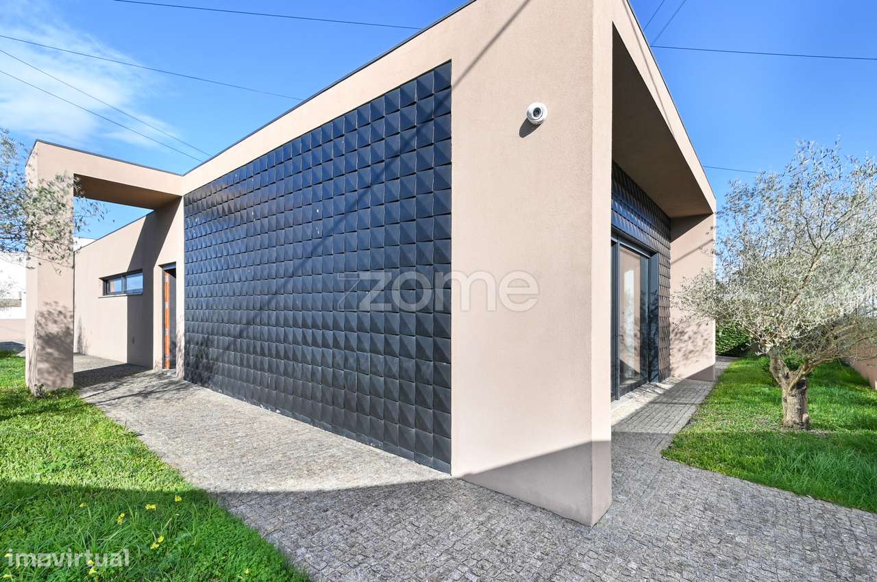 LUXUOSA MORADIA T3 | TÉRREA | 4 FRENTES - Grande imagem: 2/36