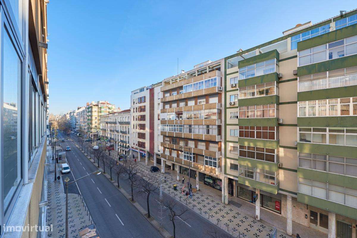 Quarto - localizado em Intendente Lisbon - Grande imagem: 5/10