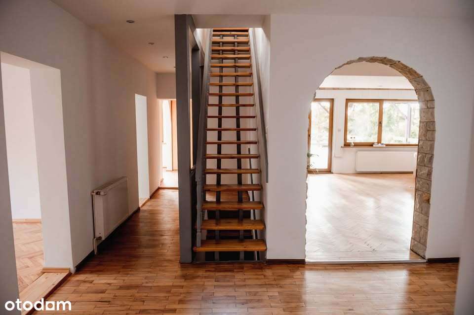 Piękny duży dom w cichej i spokojnej okolicy !-3