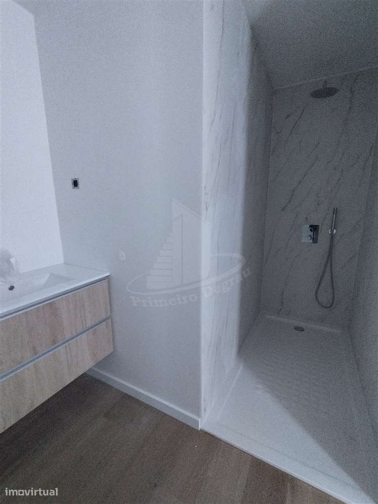 Moradia de 2 pisos com vistas fabulosas-25