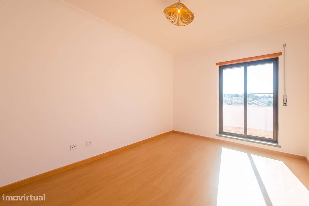 Apartamento T2 na Quinta do Conde com areas de 136m2-24