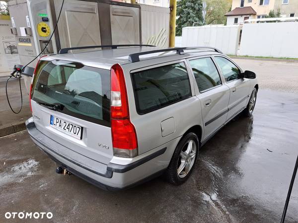 Volvo V70 2.4 - 6