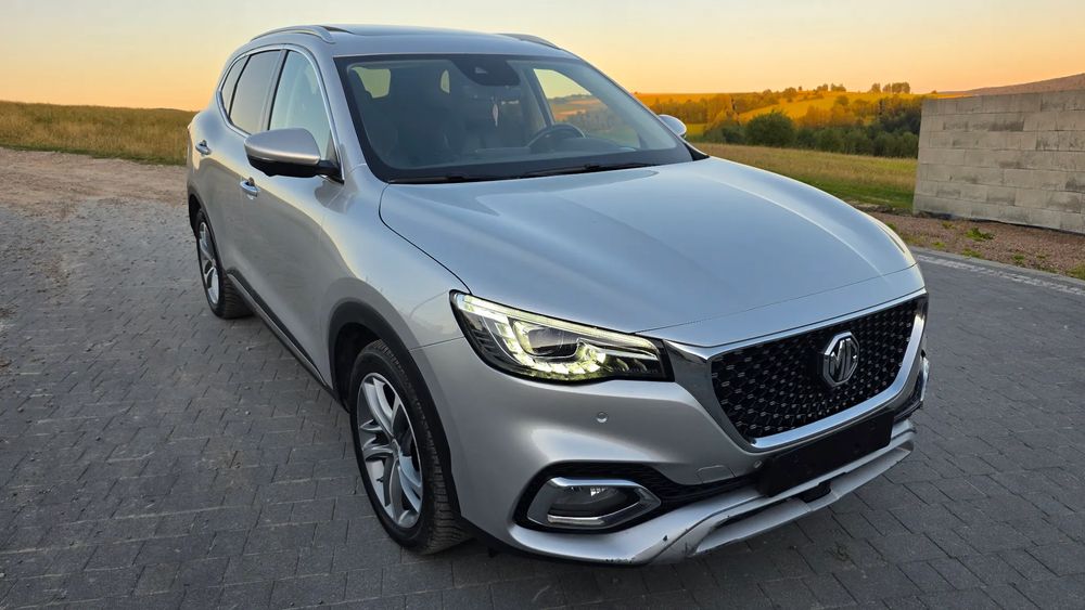 MG EHS Luxury 2022