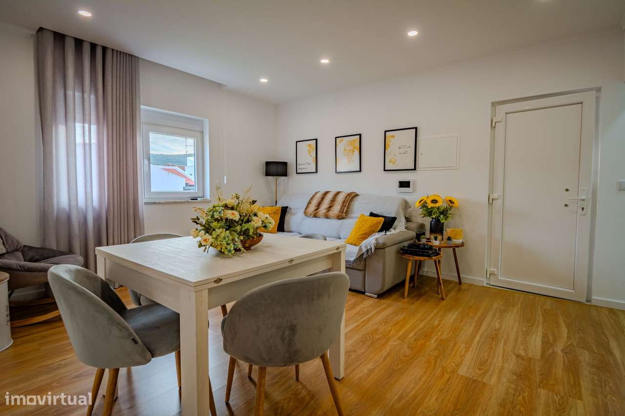 APARTAMENTO T2 remodelado impecável com terraço!-15