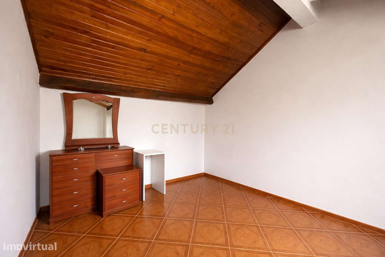Moradia T2+2 no Bombarral com aproveitamento de sotão – Excelente opor - Grande imagem: 4/20