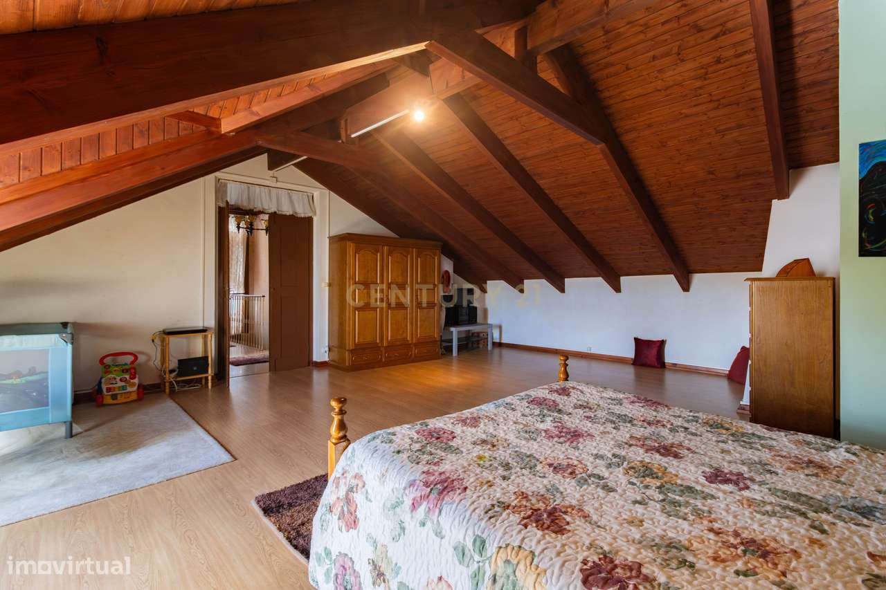 Moradia T5 com 250 m², no Coração do Juncal, Porto de Mós-23