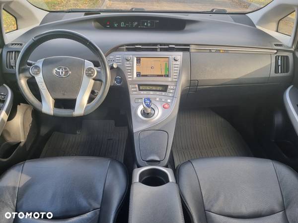 Toyota Prius (Hybrid) Executive - 4