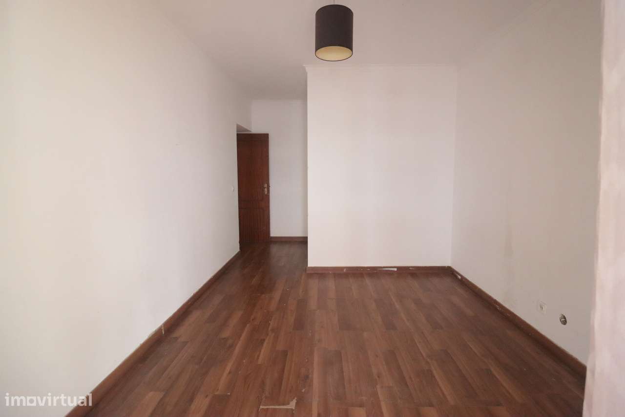 Apartamento Duplex T4+1 de ampla área, em Mem Martins-12