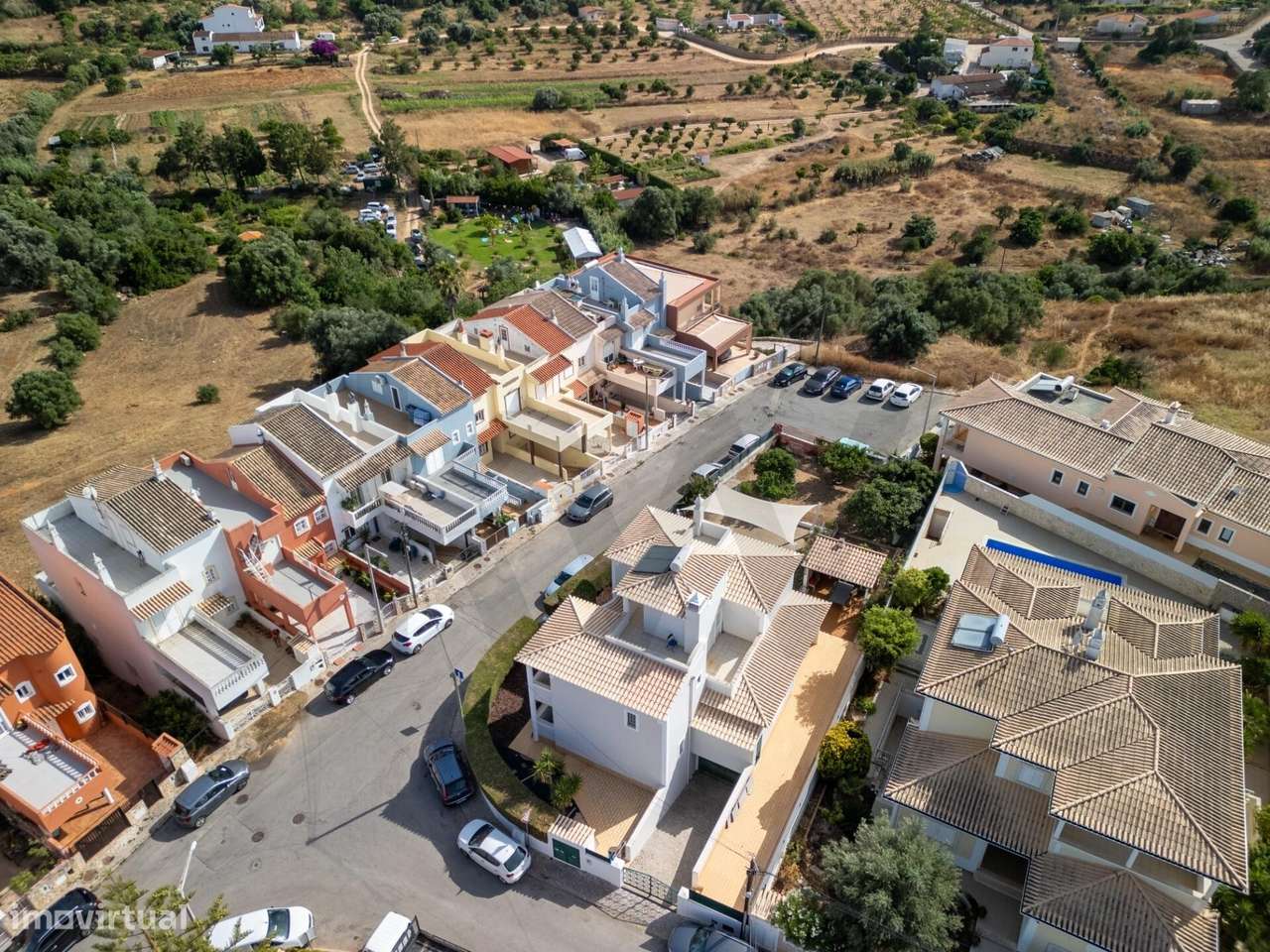 Exclusivo em Alvor: Moradia Isolada T5 com Máxima Privacidade e Confor-55
