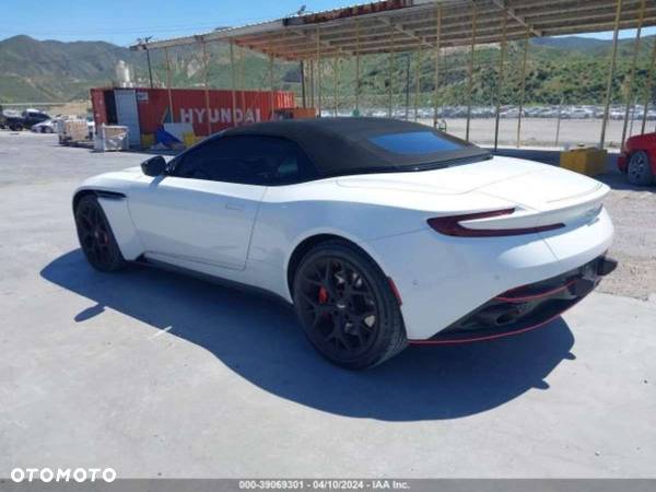 Aston Martin DB11 - 4