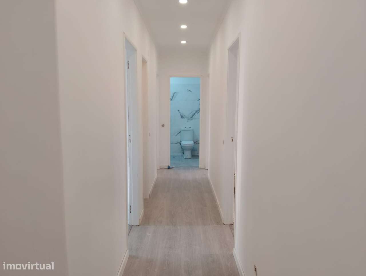 Apartamento T3 Totalmente Remodelado-24