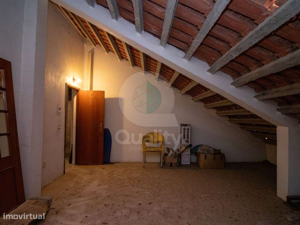 Excelente Apartamento T2 - Baixa da Banheira-33