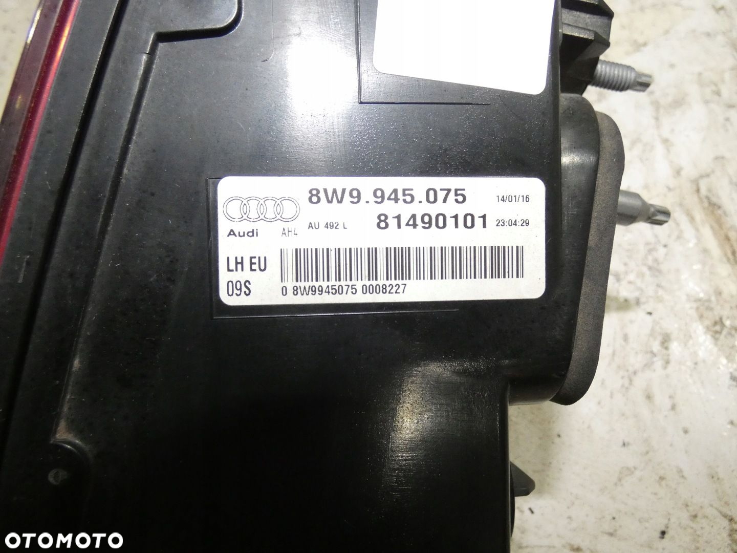 Audi A4 B9 kombi lampa lewa tył klapa 8W9945075 - 4