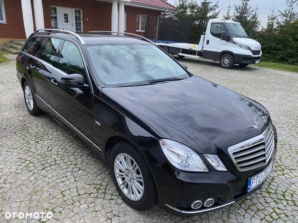 Mercedes-Benz Klasa E 200 T BlueEFFICIENCY 7G-TRONIC - 4