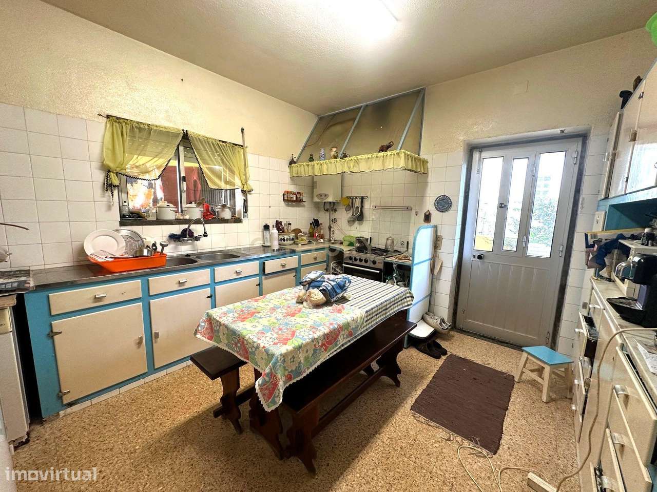 CAPARIDE-Moradia com 3 apartamentos independentes-10