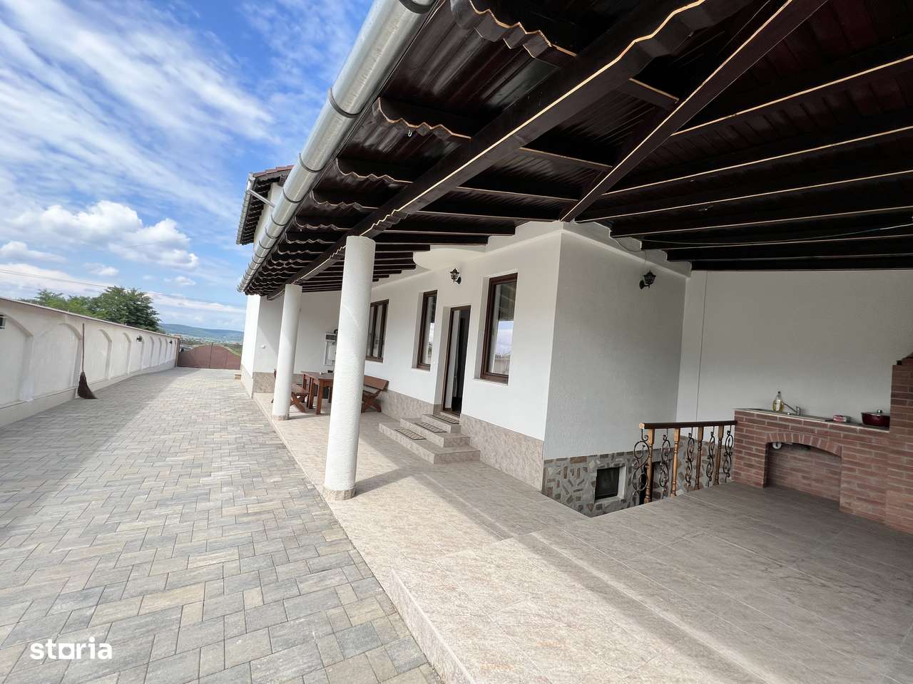 INCHIRIEZ casa individuala 5 camere,renovata,comuna Gura Raului - Imagine principală: 3/16